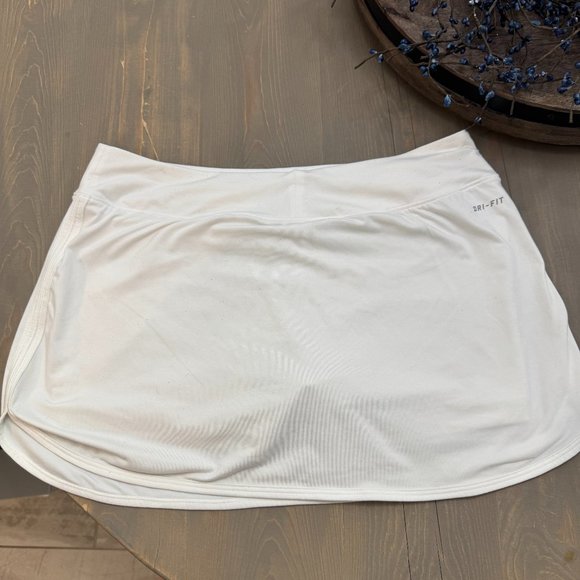 Nike Skirt / Skort - Picture 2 of 4